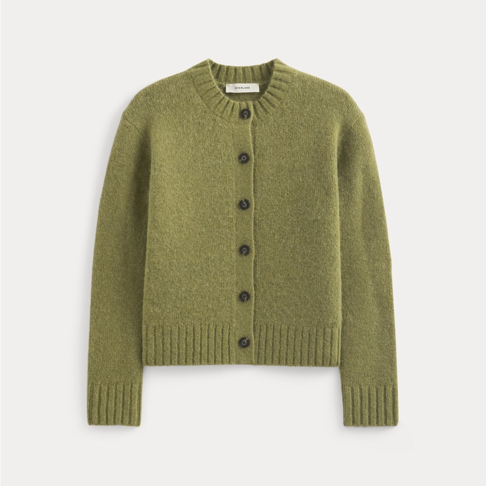 Everlane The Crew Cardigan in Alpaca in Moss